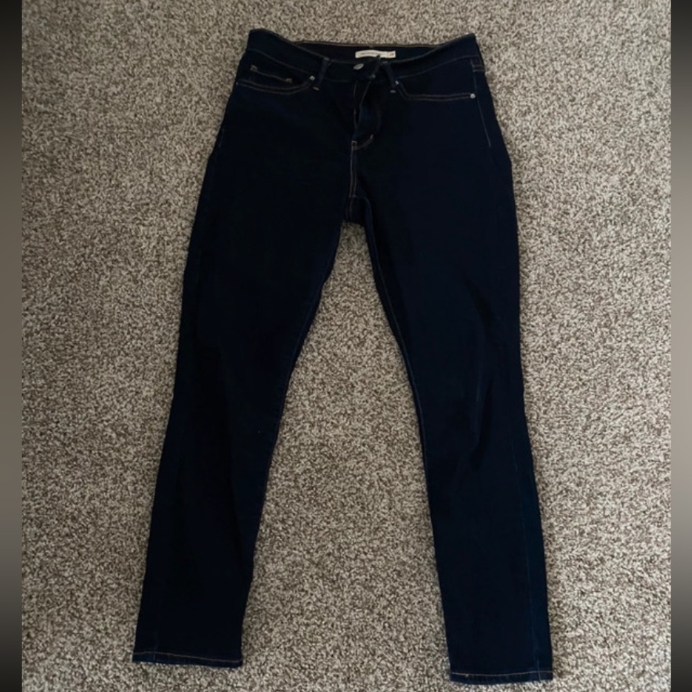 Gently worn Levi’s dark blue jeans. 311 shaping skinny. Size 29